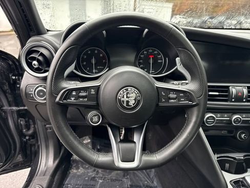 Used 2023 Alfa Romeo Giulia Veloce image 20