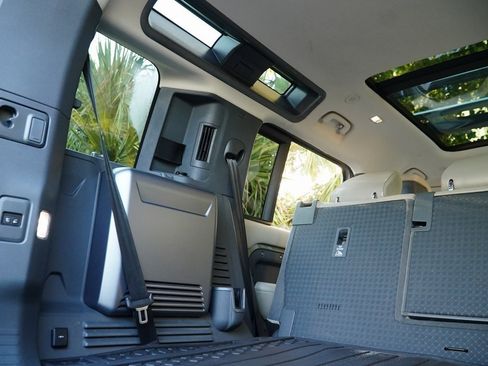 Used 2020 Land Rover Defender 110 HSE image 38