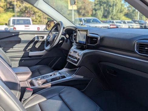 Used 2022 Ford Explorer XLT w/ Equipment Group 202A image 33