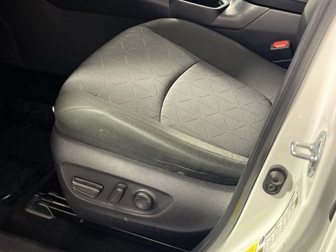 Used 2025 Toyota RAV4 XLE FWD image 15