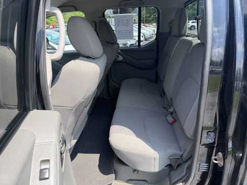 Used 2018 Nissan Frontier SV w/ Value Truck Package AWD/4WD image 12