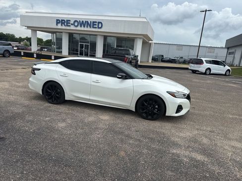 Used 2023 Nissan Maxima SR w/ Sport Mat Group FWD image 14