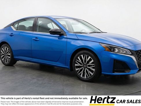 Used 2025 Nissan Altima 2.5 SV image 1