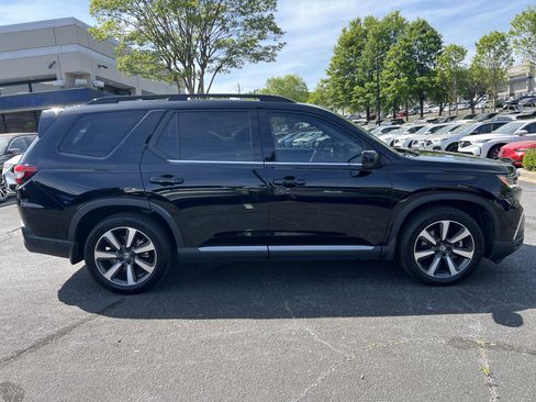 Used 2023 Honda Pilot Touring image 6