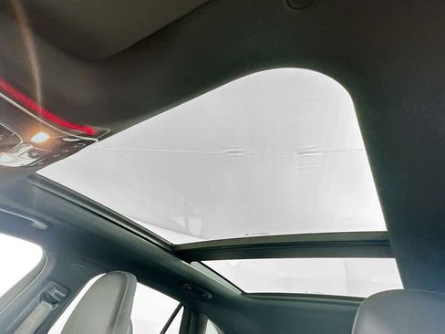 Used 2025 Mercedes-Benz GLC 300 4MATIC image 21