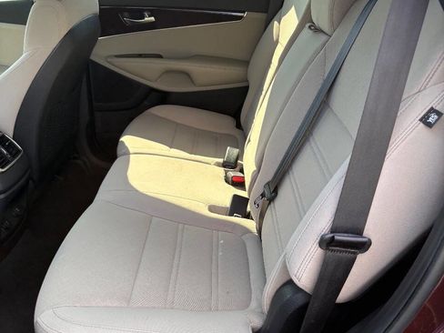 Used 2017 Kia Sorento FWD image 22