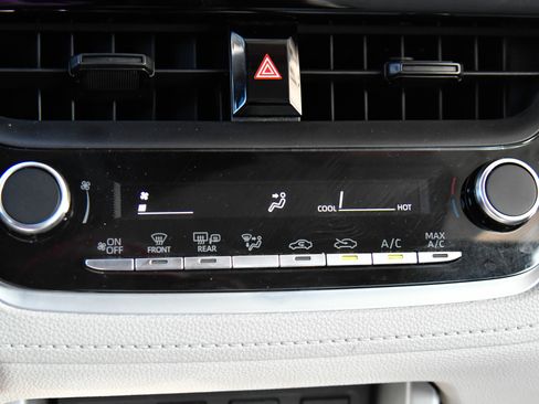 Used 2024 Toyota Corolla Cross L FWD image 23