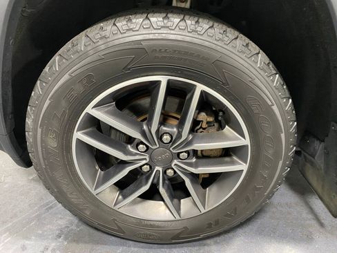 Used 2019 Jeep Grand Cherokee Limited image 5