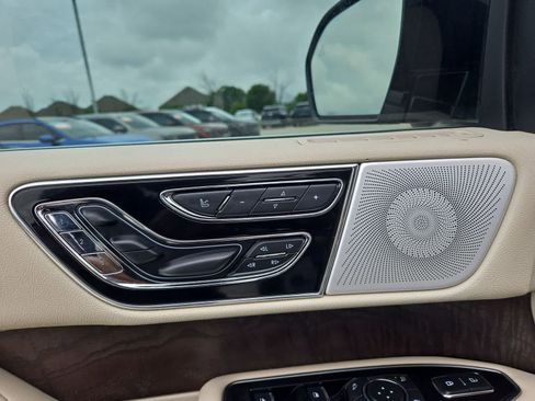 Used 2019 Lincoln Navigator Reserve AWD/4WD image 15