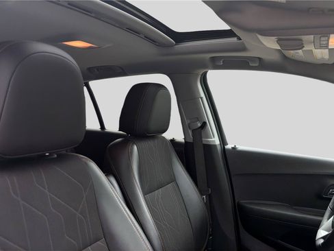 Used 2019 Chevrolet Trax LT w/ Sun & Sound Package FWD image 23