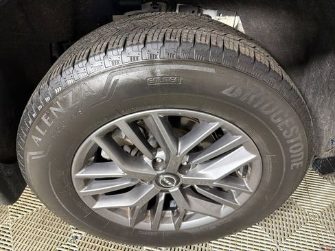 Used 2024 Nissan Rogue S image 17