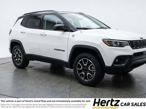 Used 2025 Jeep Compass Trailhawk image 1