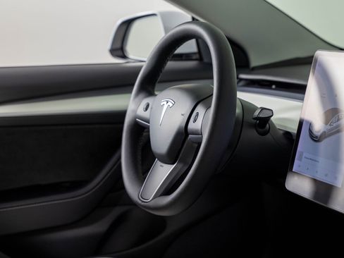 Used 2021 Tesla Model 3 Standard Range Plus image 26