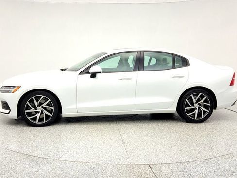 Used 2019 Volvo S60 T6 Momentum w/ Premium Package image 8