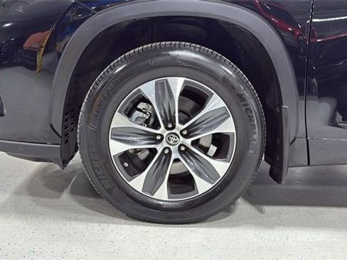 Used 2022 Toyota Highlander XLE image 14