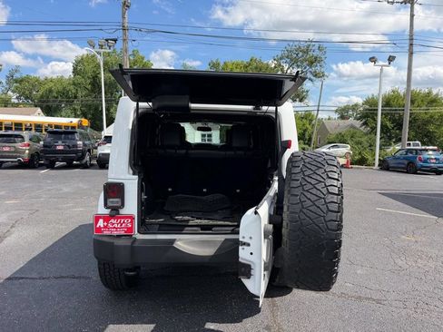 Used 2015 Jeep Wrangler Unlimited Sahara AWD/4WD image 19