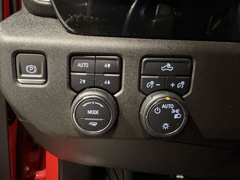 Used 2022 Chevrolet Silverado 1500 LT AWD/4WD image 16