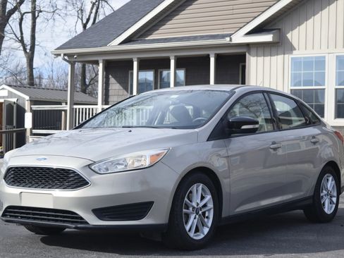 Used 2016 Ford Focus SE image 1