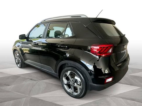 Used 2023 Hyundai Venue SEL FWD image 6