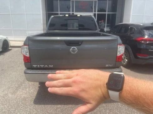 Used 2017 Nissan Titan SV RWD image 10