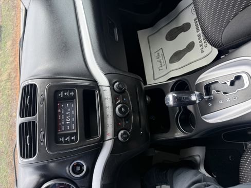 Used 2017 Dodge Journey SE image 13