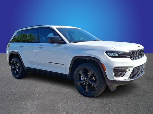 Used 2025 Jeep Grand Cherokee Limited w/ Black Appearance Package AWD/4WD image 3