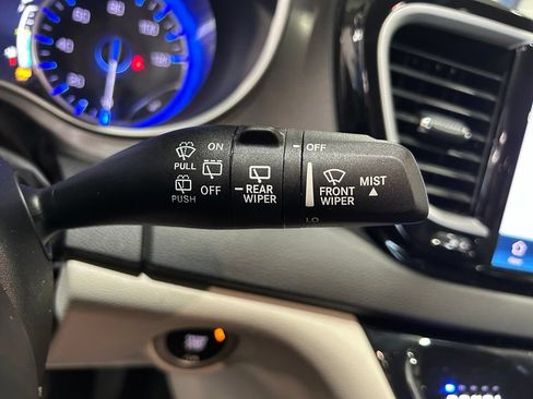 Used 2024 Chrysler Pacifica Touring-L FWD image 23