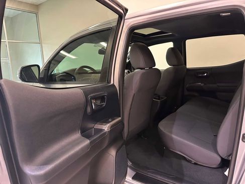 Used 2016 Toyota Tacoma TRD Off-Road AWD/4WD image 23