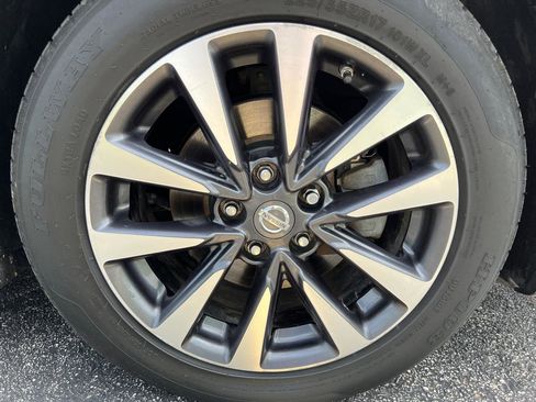 Used 2017 Nissan Altima 2.5 SL w/ Moonroof Package FWD image 16