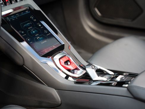 Used 2021 Lamborghini Huracan EVO image 17