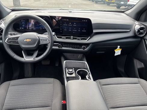 Used 2026 Chevrolet Equinox LT FWD image 10