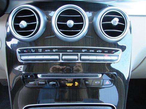 Used 2017 Mercedes-Benz GLC 300 4MATIC image 18
