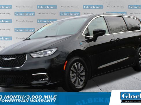 Used 2023 Chrysler Pacifica Touring-L image 1