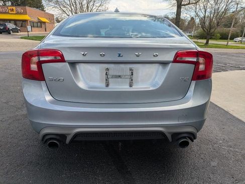 Used 2017 Volvo S60 T5 Dynamic image 8