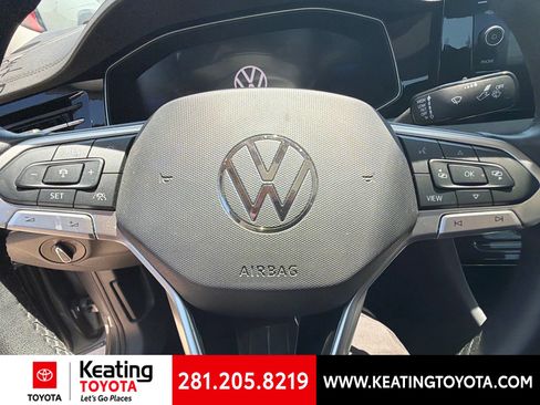 Used 2025 Volkswagen Jetta SE FWD image 11