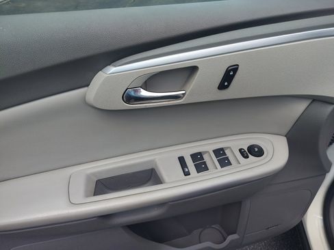 Used 2011 Chevrolet Traverse LT w/ Personal Connectivity Package image 9