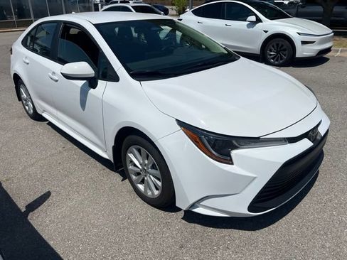 Used 2026 Toyota Corolla LE w/ LE Premium Package FWD image 5