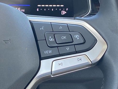 Certified 2025 Volkswagen Jetta SE w/ Sunroof Package image 6