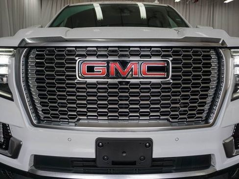 Used 2024 GMC Yukon XL Denali image 3