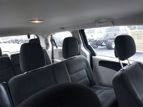 Used 2016 Dodge Grand Caravan American Value Package w/ UConnect Hands-Free Group image 14
