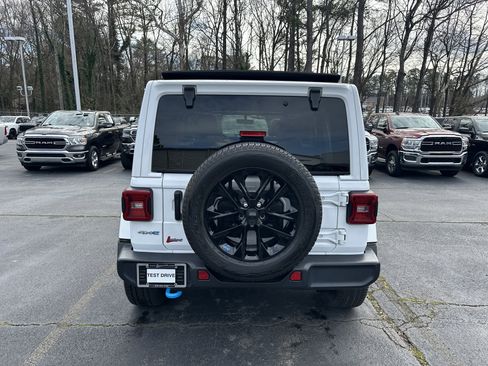 Used 2023 Jeep Wrangler Sahara w/ Cold Weather Group image 8