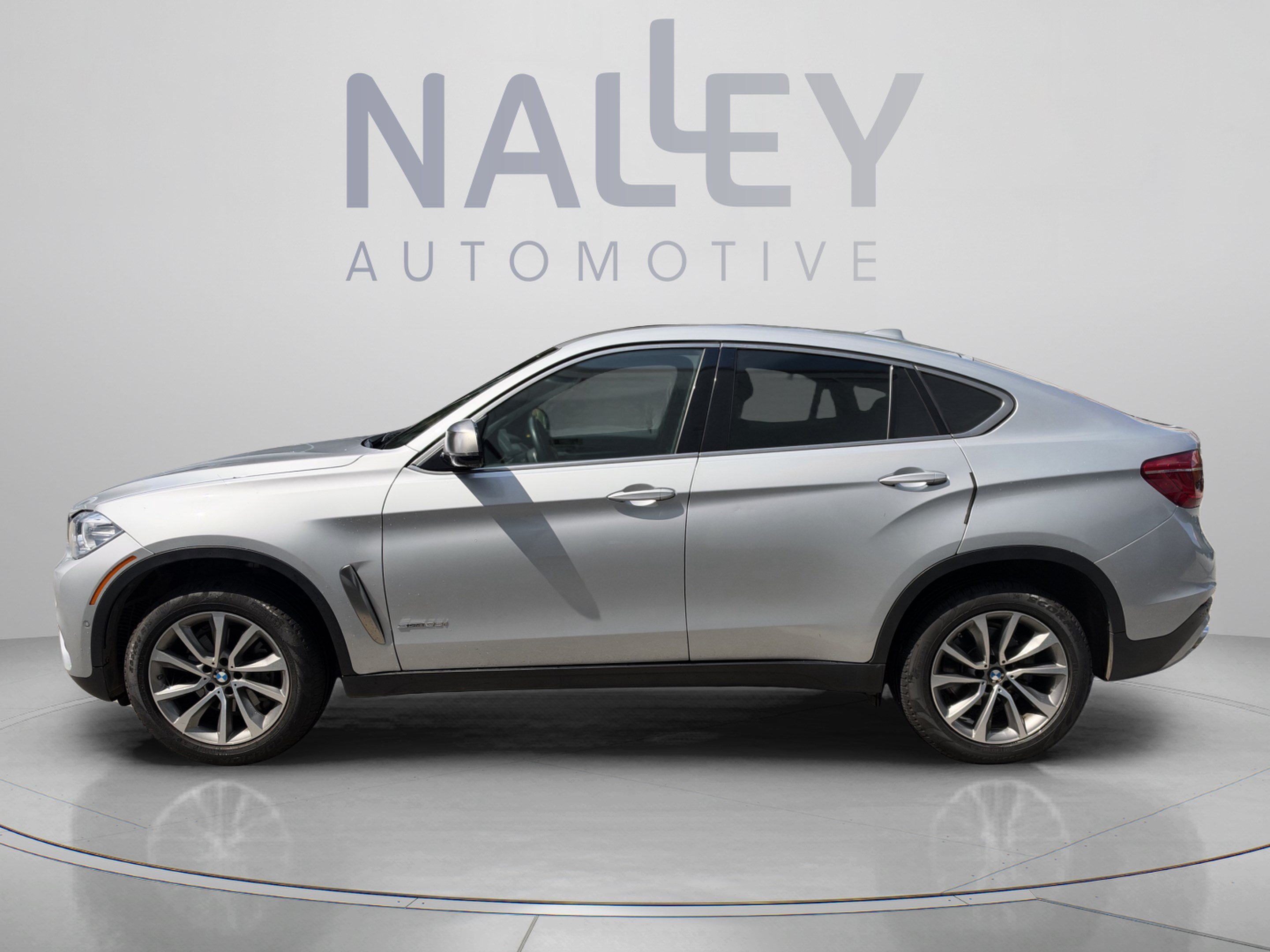 Used 2019 BMW X6 sDrive35i RWD image 2