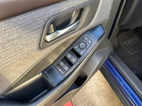 Used 2023 Nissan Rogue SV image 11