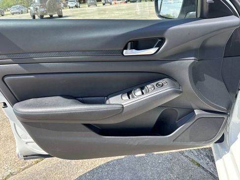 Used 2025 Nissan Altima 2.5 SV image 35