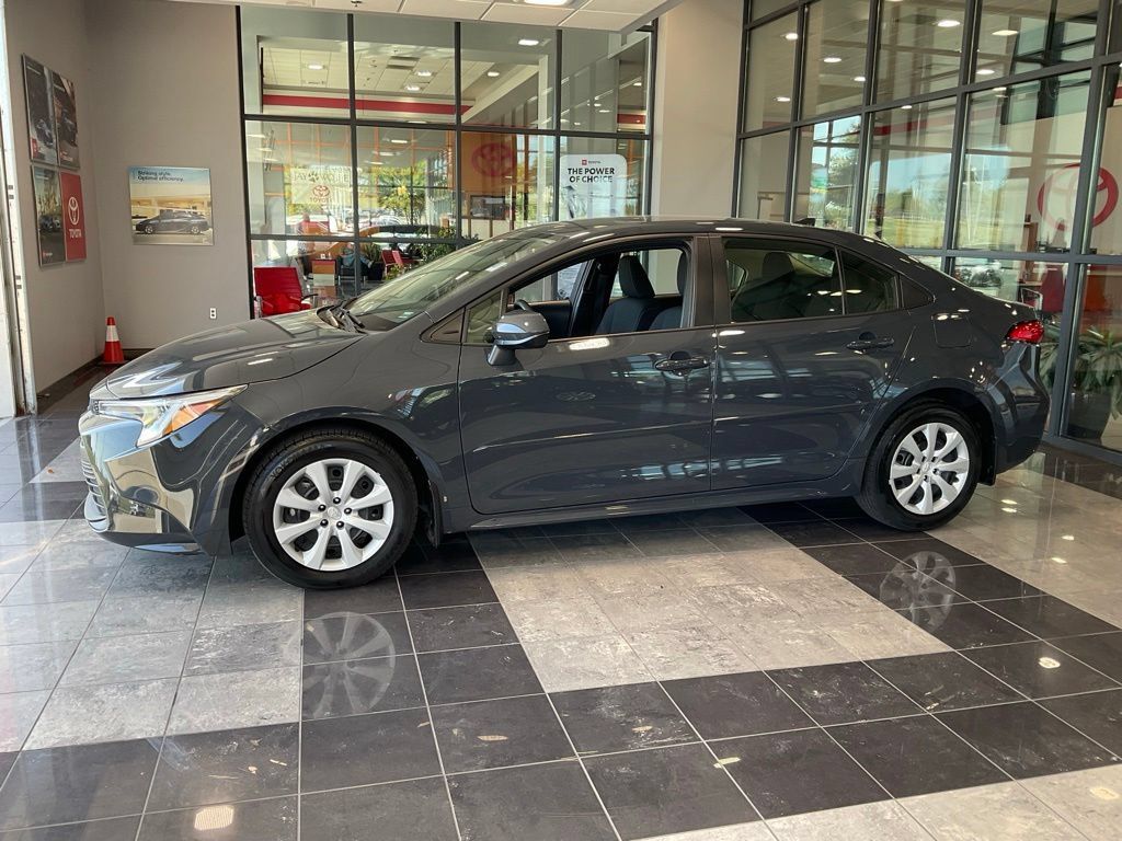 Certified 2025 Toyota Corolla LE FWD image 3
