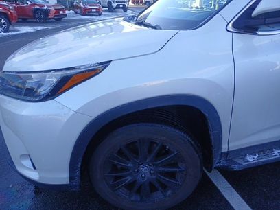Used 2019 Toyota Highlander SE
