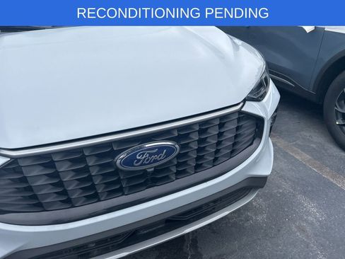 Used 2025 Ford Escape Platinum w/ Premium Technology Package image 4