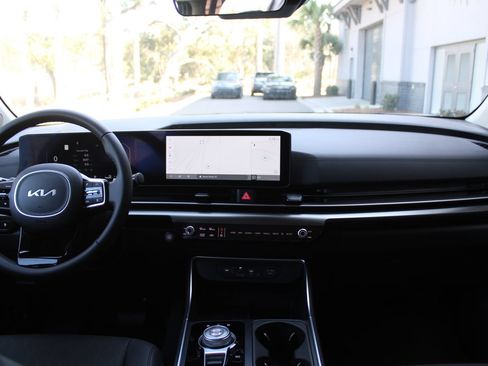 New 2026 Kia Carnival SX w/ SX Dark Edition Package FWD image 31