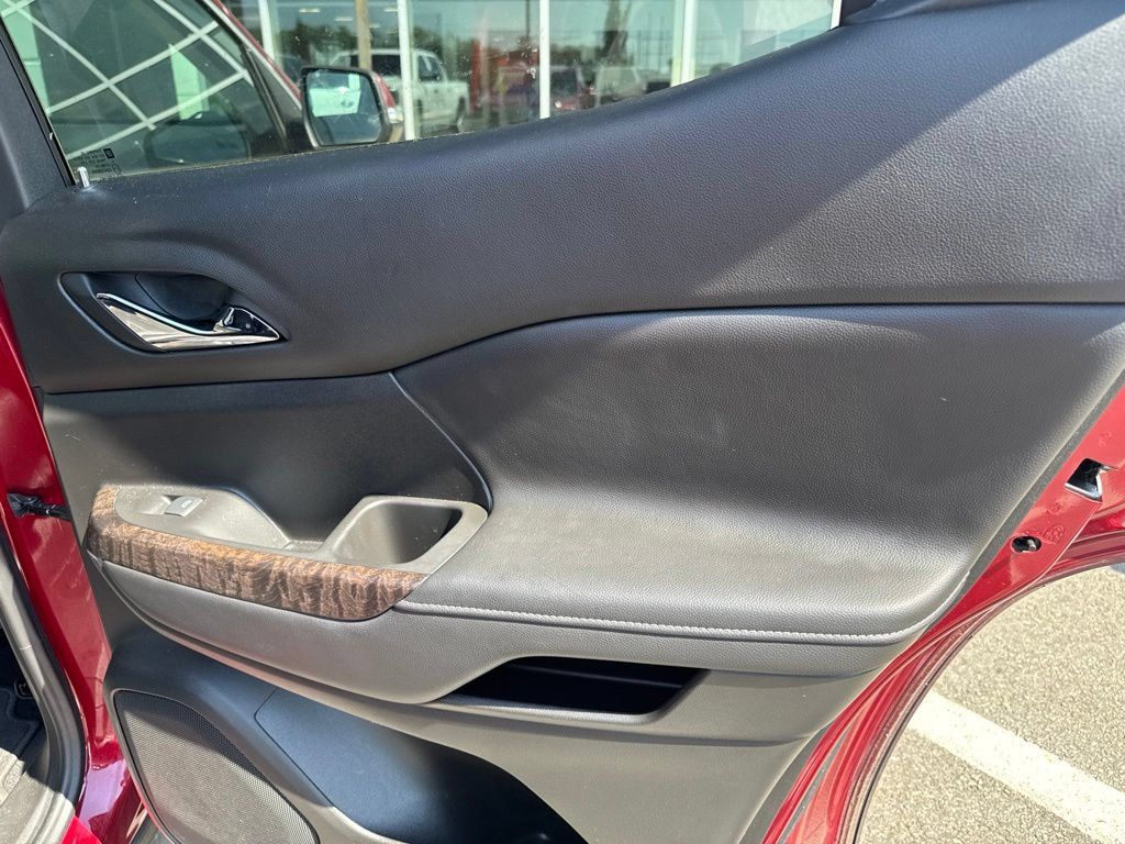 Used 2020 GMC Acadia Denali w/ Technology Package FWD image 18