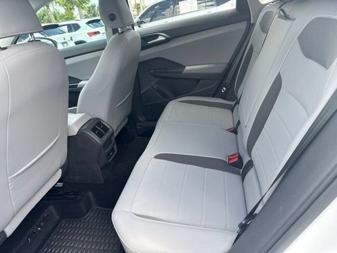 Used 2024 Volkswagen Taos SE FWD image 5